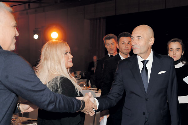 Игорь Лихута (муж Таисии Повалий) смотрел на Крутого преданными глазами