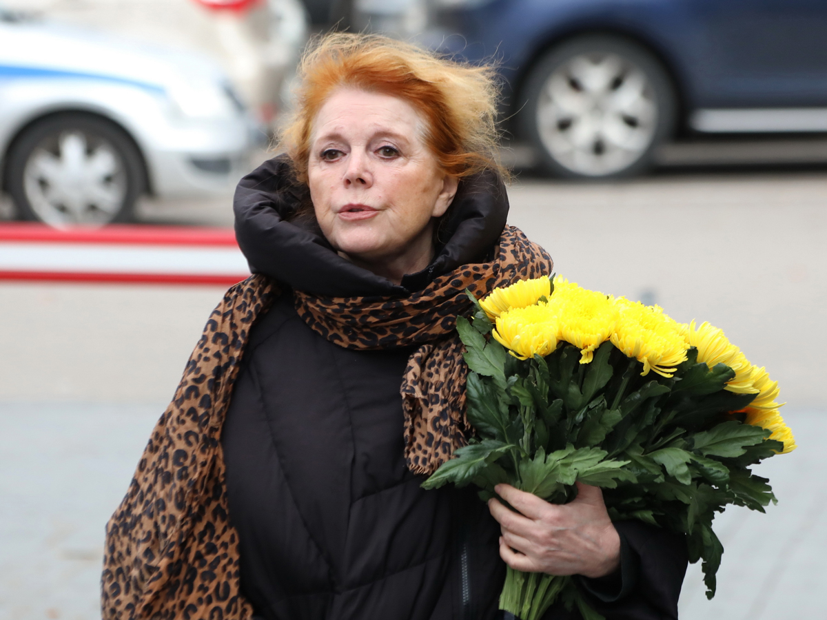 Перешла на украинский язык, выставила сине-желтый флаг: почему исчезла Клара Новикова