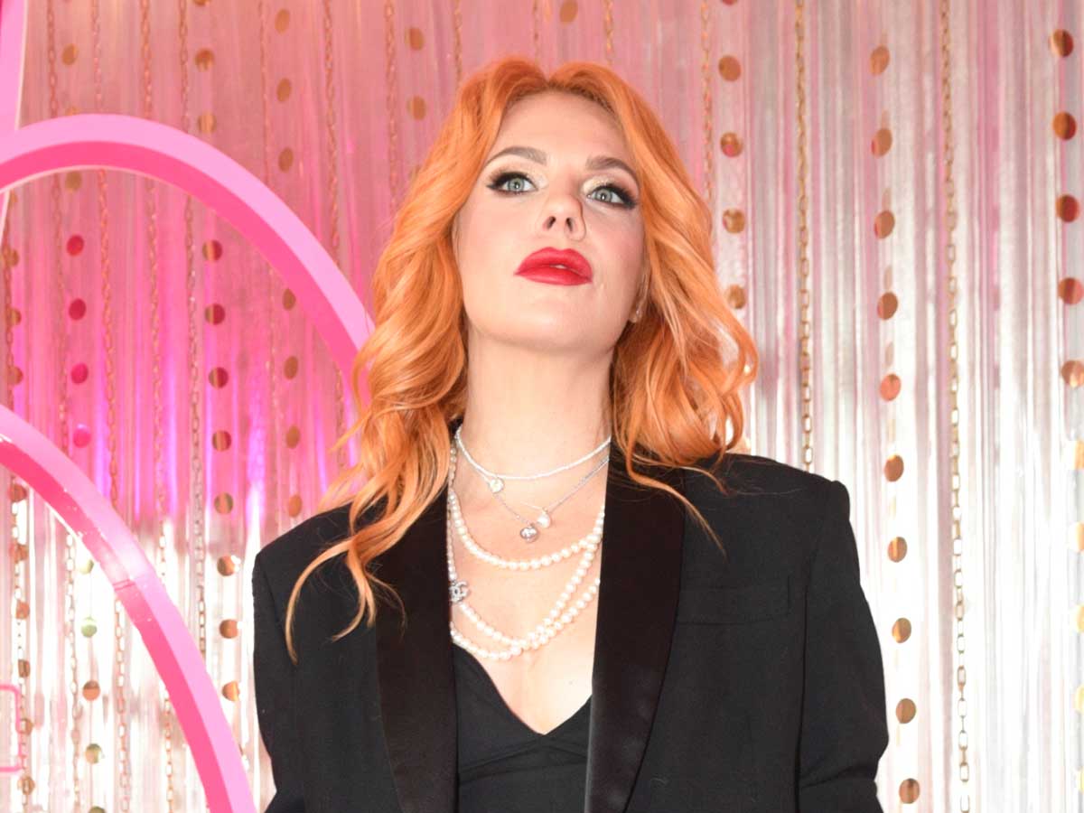 «Конечно, у меня есть мужчина»: как живет после развода Анастасия Стоцкая