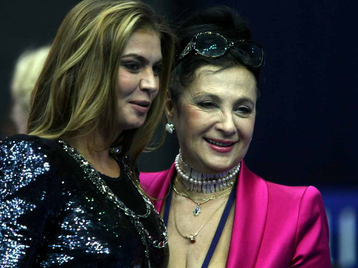 Мама и дочка: Винер и Кабаеву поймали на трогательном общении на публике