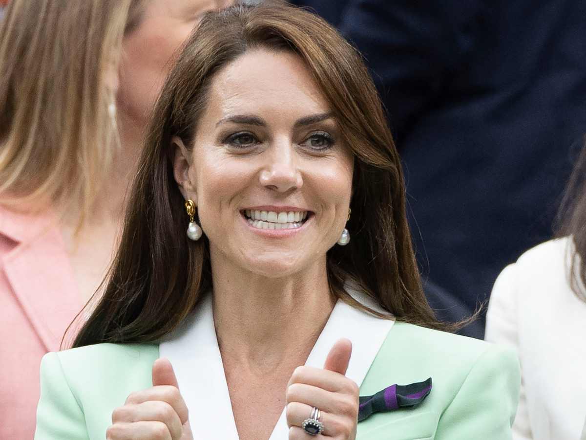 Молодой красавчик у всех на глазах пощупал Кейт Миддлтон: ее реакция попала на видео