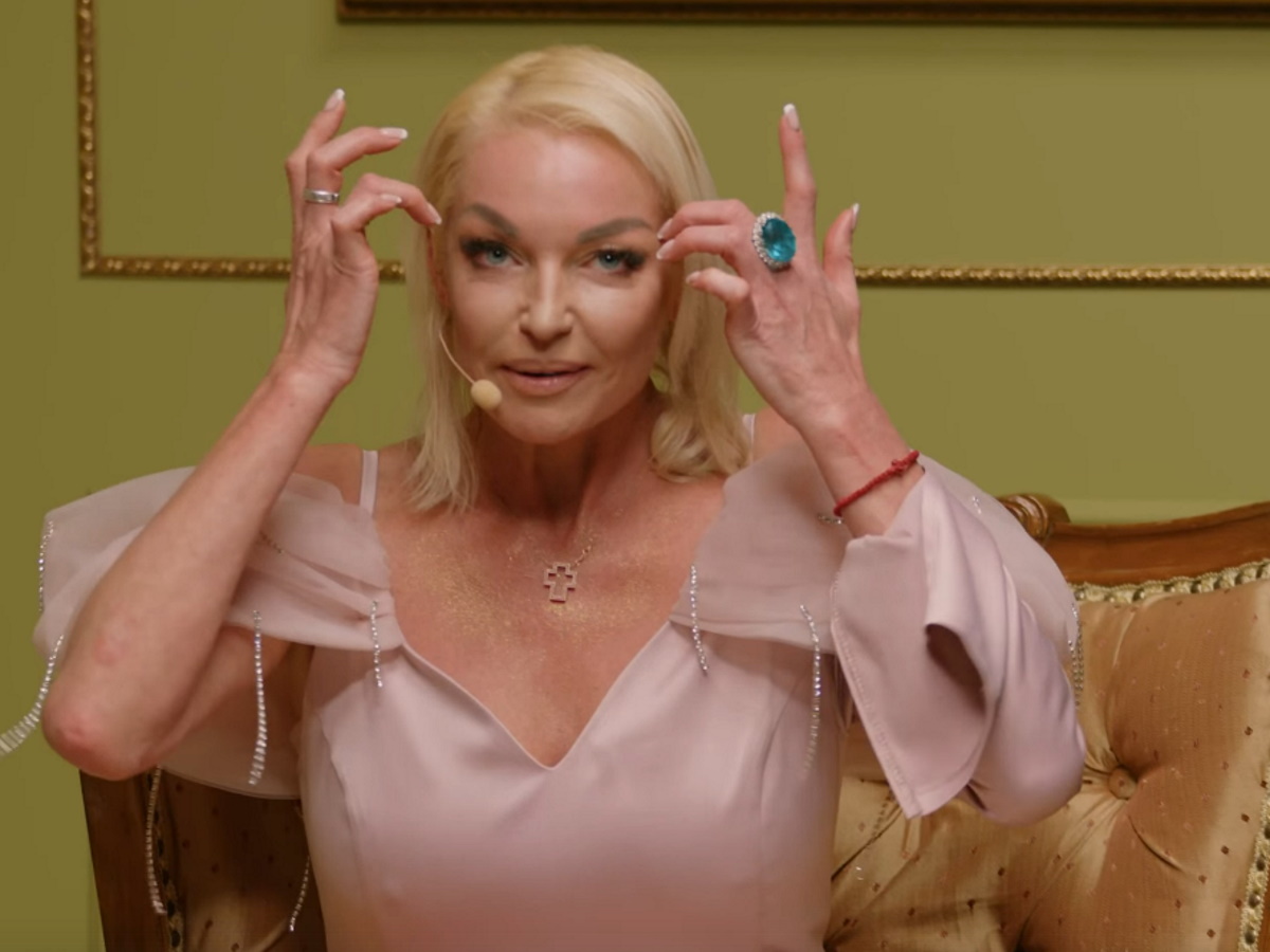 «Настенька я на тебе вырос»: разомлевшая Волочкова сунула промежность в лицо известному артисту