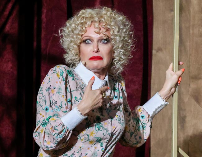 Обвиненную в пластике Судзиловскую перекосило: второй подбородок обвис, глаза навыкате