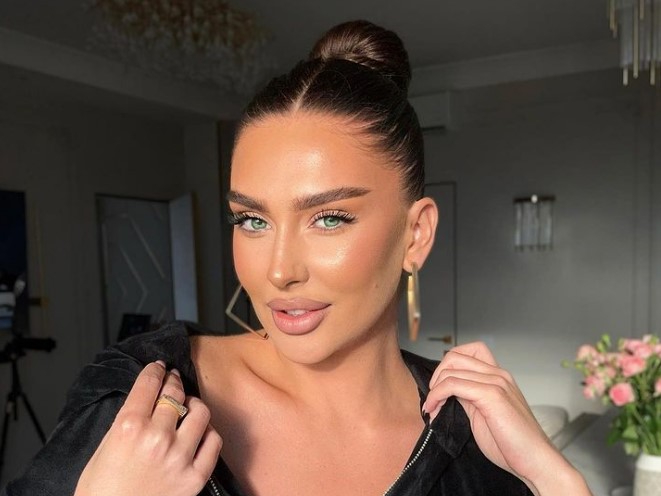 Селедка с чесноком и жуткая тошнота: расставшаяся с Капаклы Мусульбес уже не скрывает особенное положение