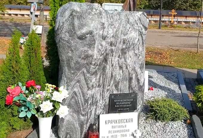 Спустя семь лет после смерти на могиле Крачковской появился памятник: такого никто не ожидал 