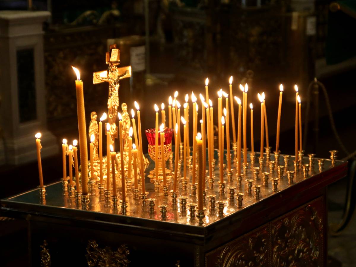 Свечи в церкви