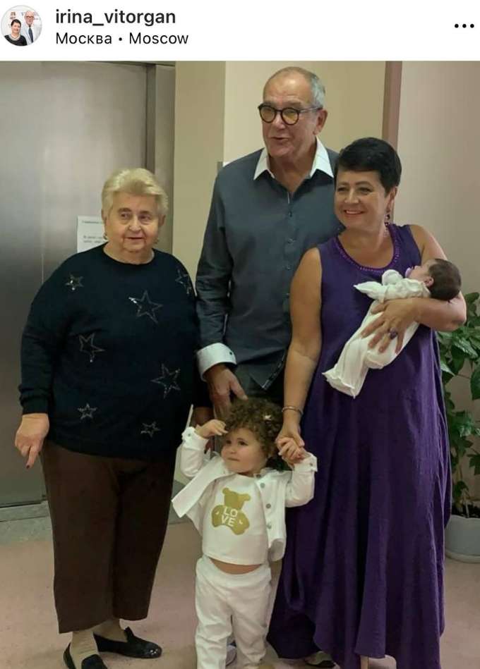 «Это чудо»: жена 83-летнего Виторгана предъявила фото с младенцев прямо из роддома 