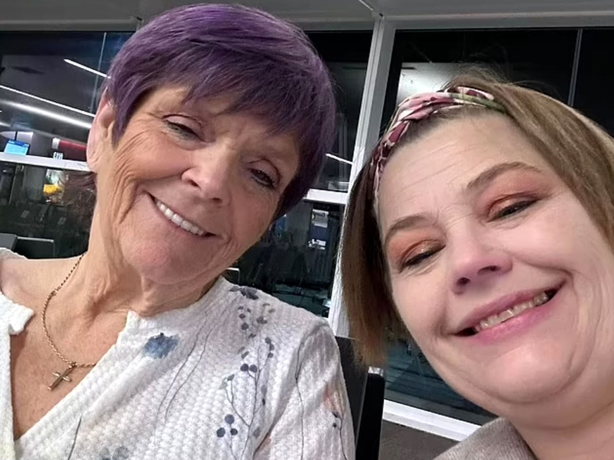 Кимберли с дочерью, отвозившей маму на операцию