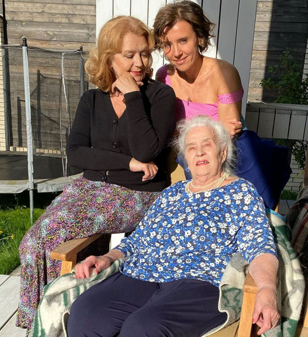 Ксюша с 70-летней мамой Ириной и 101-летней бабушкой Ксенией Архиповной