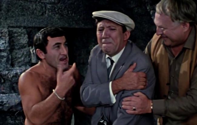 Леонид Каневский и Юрий Никулин в фильме «Бриллиантовая рука»