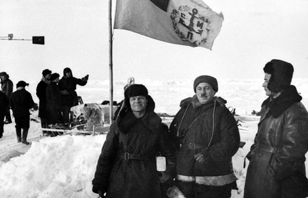 На дрейфующей станции «Северный полюс»