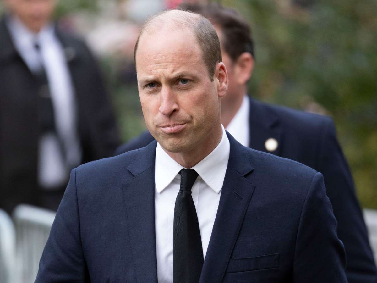 На камеры попало видео с ушедшим под воду принцем Уильямом: народ в шоке