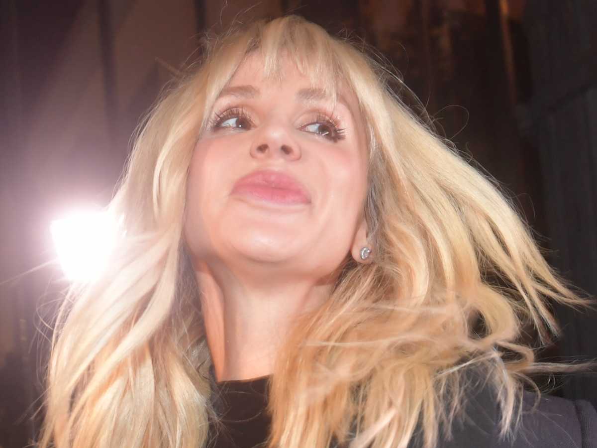 Оказавшаяся в бедственном положении Лобода раздвинула ноги и показала на камеру, что у нее там