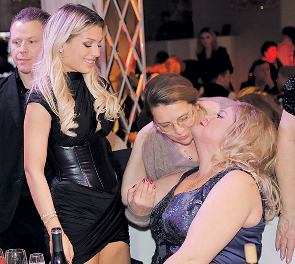 Самые теплые пожелания от восходящей 26-летней звездочки Люси Чеботиной