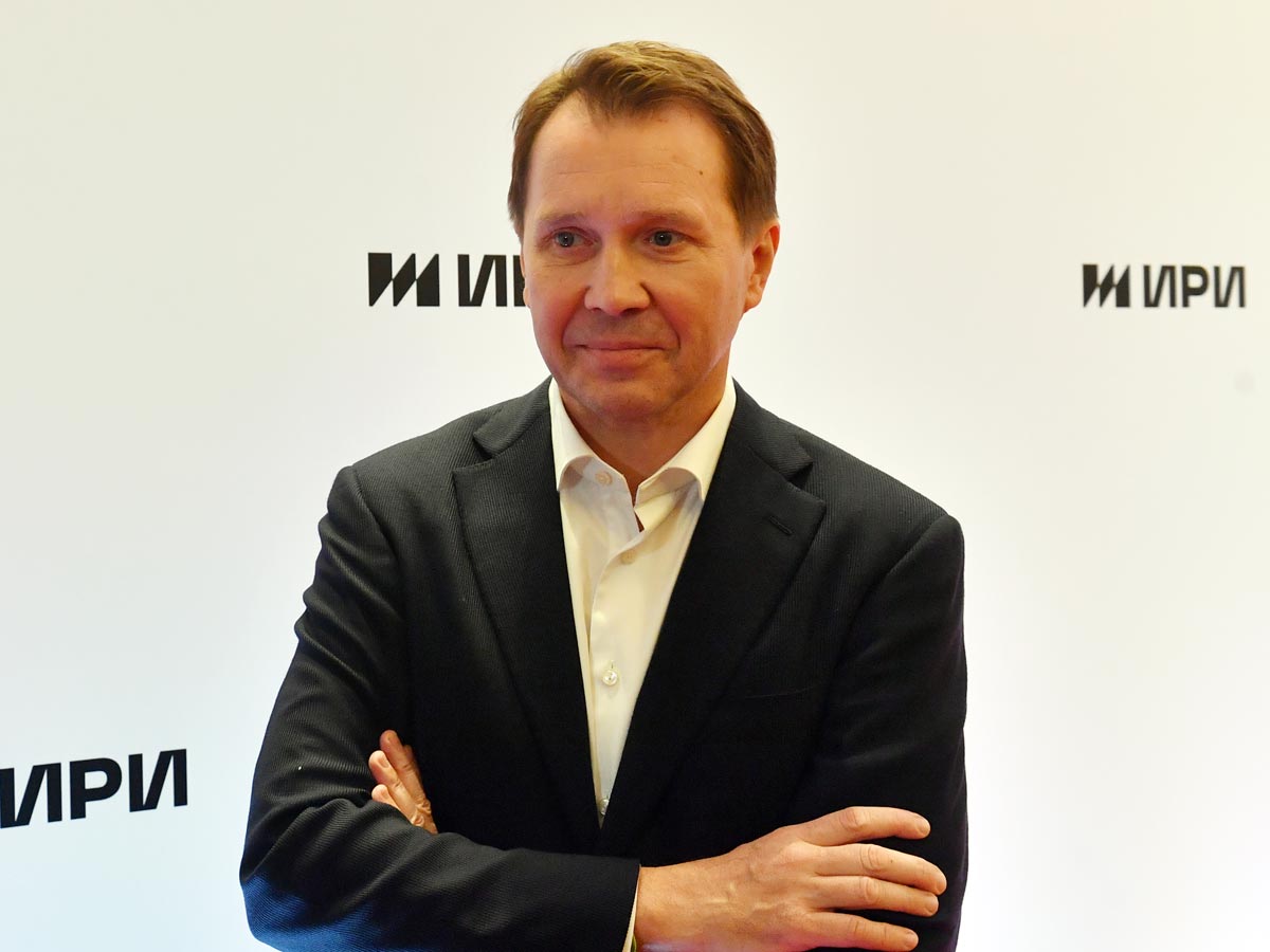 «Смогу ли я ходить или останусь инвалидом»: афера отца спасла Евгения Миронова от печальной участи