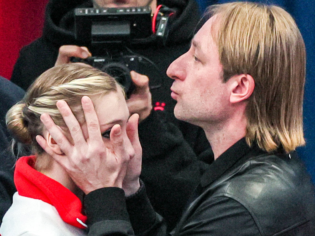 Так Плющенко настраивает Соню Муравьеву на прокат. Болельщики опасаются, что он оторвет ей голову