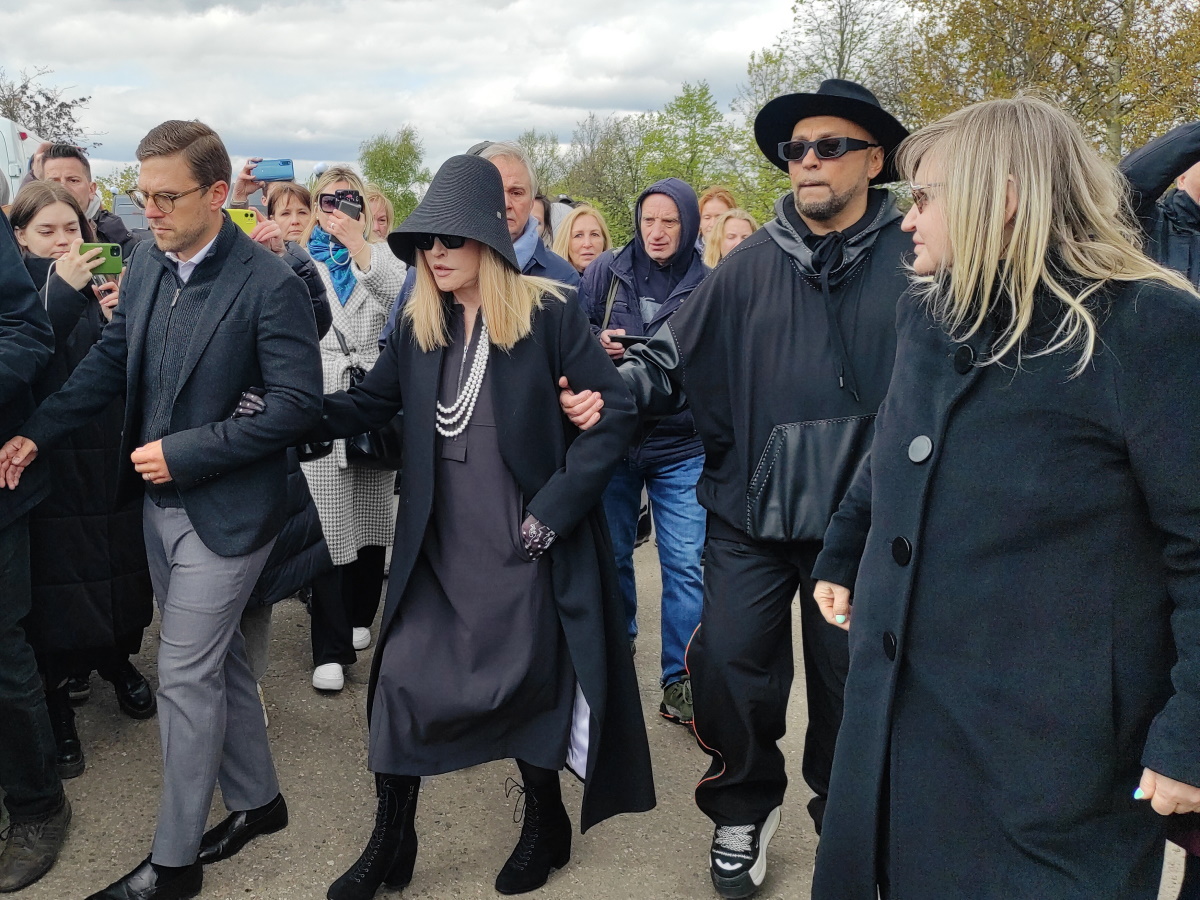 "Снова оплошала": почему Пугачева отказалась ехать на похороны Темирканова