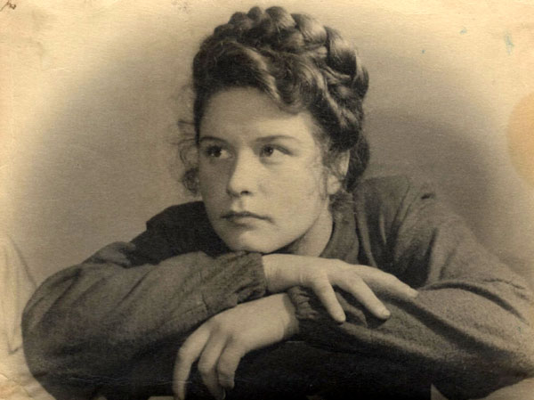 Галина (тогда еще Романова) во время учебы в институте (1948 г.)