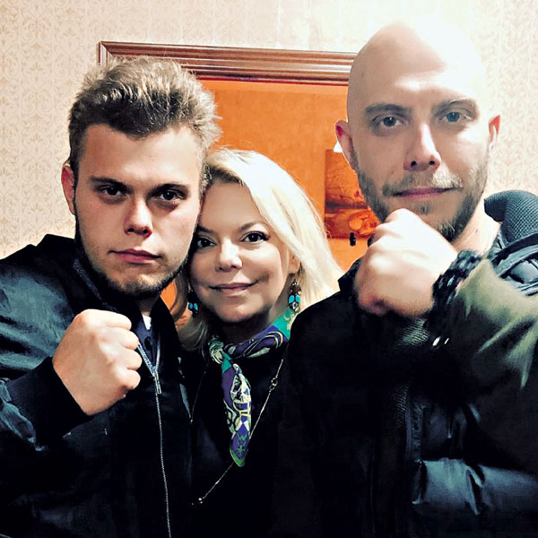 Никита и Клим с мамой - «Красной Шапочкой»