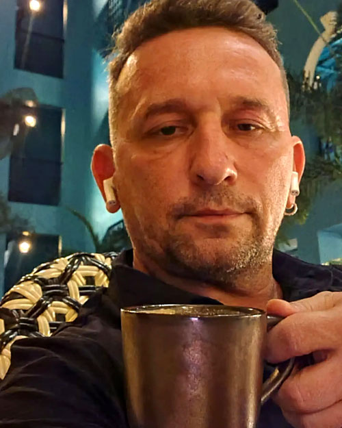 О нравах, царящих в шоу-бизе, Валов говорит откровенно