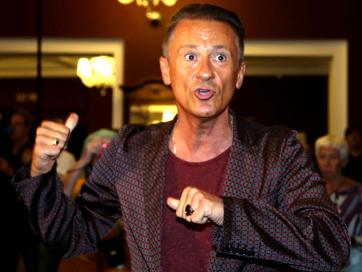 Олег Меньшиков