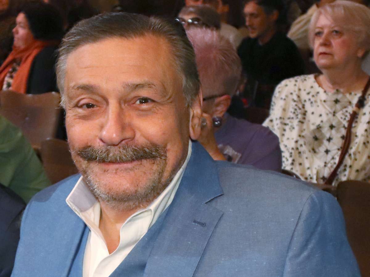 Дмитрий Назаров* Последствия инсульта или проблемы с алкоголем? Назаров вышел в эфир с еле открывающимся глазом