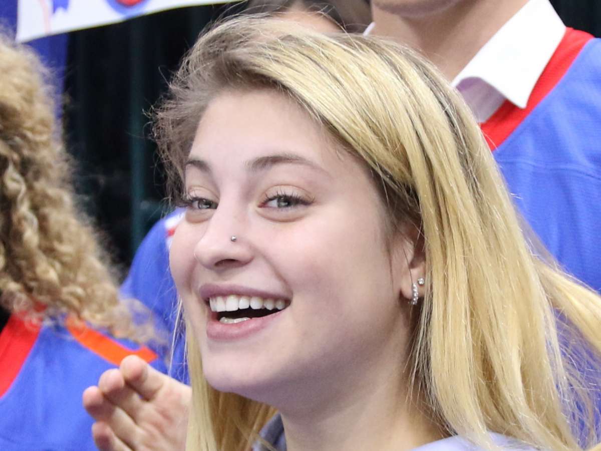 «Размазывала при всех, пока у него кровь хлестала»: Косторная устроила истерику после неудачного проката с мужем