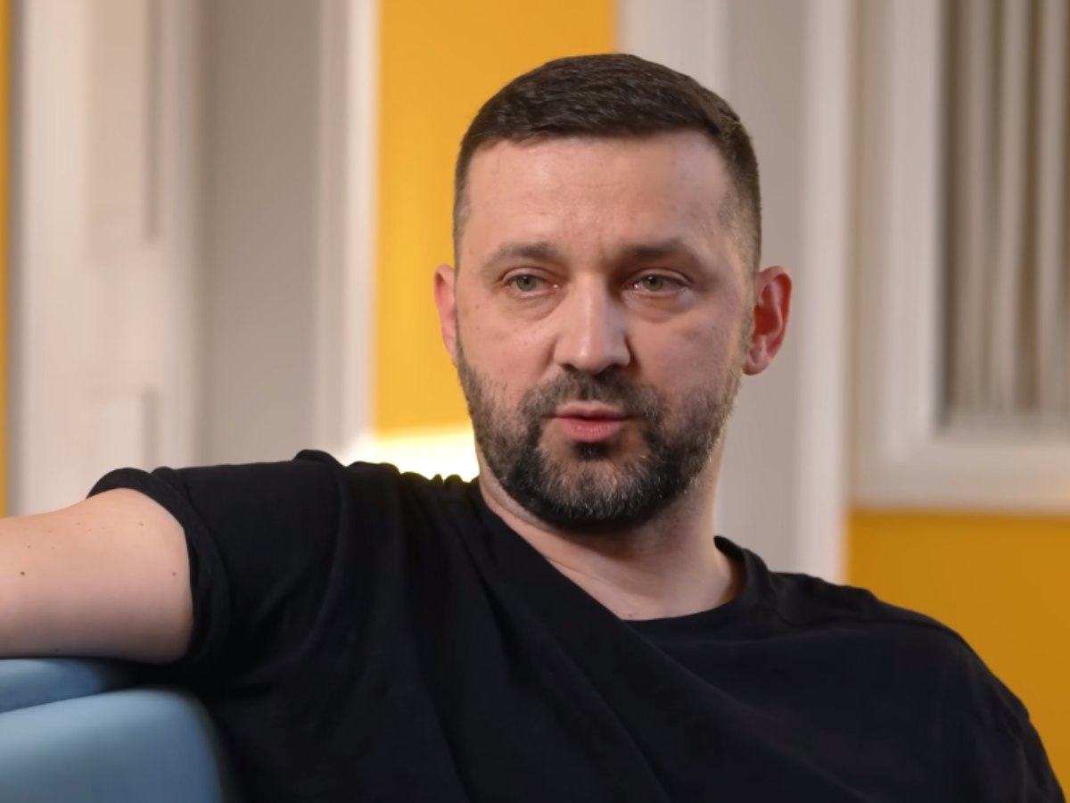 «Роберта сто процентов пойдет в испанский садик»: экс-участник Comedy Club Белый рад, что его дочь родилась не в России