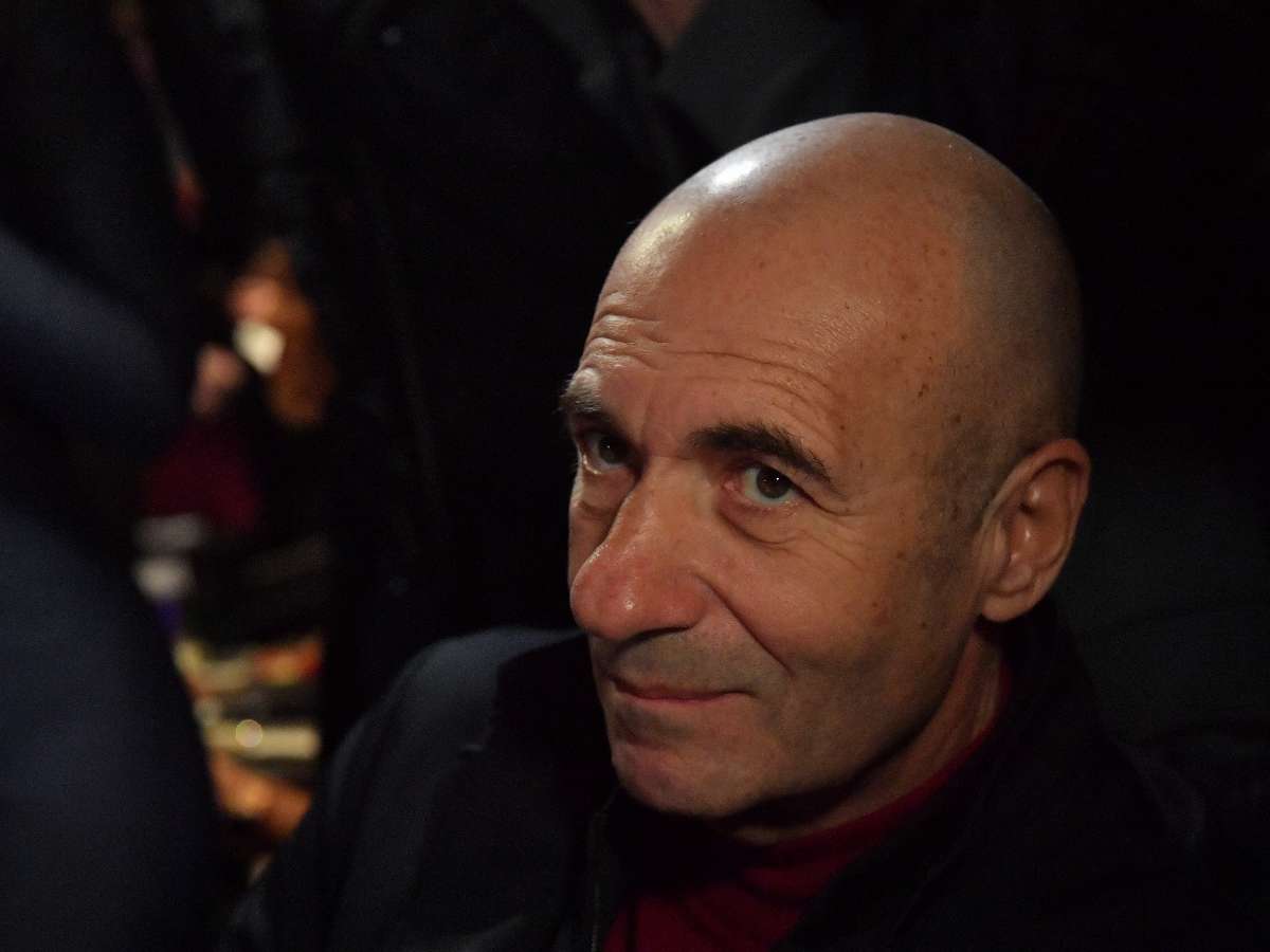 «С утра будет стыдно»: жена Михайлова и Крутой поцеловались на семейной вечеринке