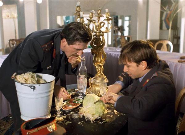 «Ширли-мырли», 1995 г. Хороша закуска - квашена капустка. И к алкогольным напиткам подходит, и бриллиант в ней спрятать можно