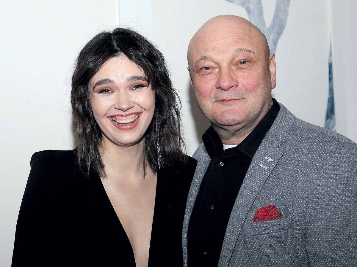 Супруга Гинзбурга одаривала всех своей криворожской улыбкой