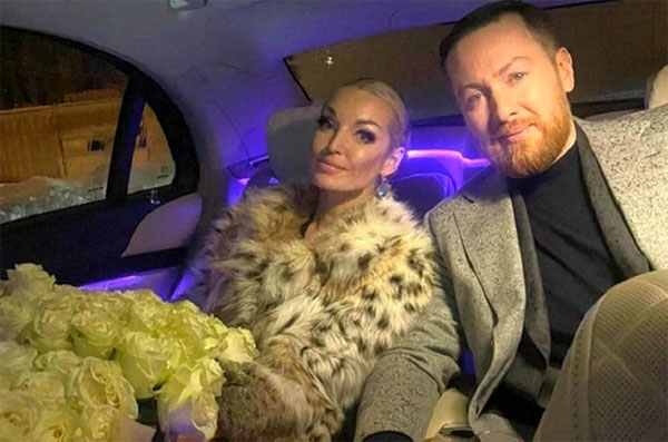 В числе пострадавших от жениха Насти - Дюрана оказалась и бывшая жена Стаса Пьехи Наталья, вложившая 200 тыс. руб. в его бизнес