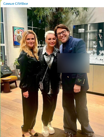 «Встал так встал»: жмущийся к чужой блондинке Малахов опозорил жену