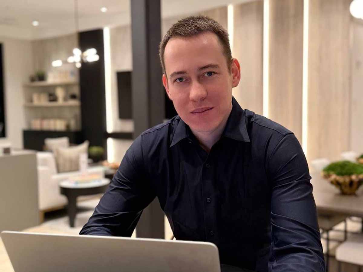 Алексей Меньшиков, основатель компании «Искусство Огня»: о бизнесе, инновациях и успехе в каминной отрасли