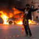 Французам предлагают понять и принять их сгоревшие машины и разграбленные магазины