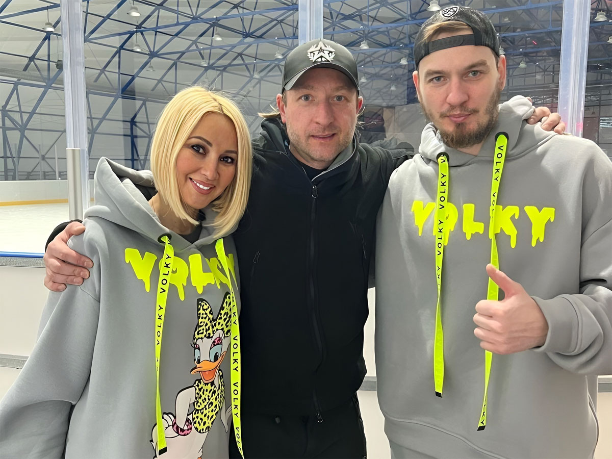 Женя подставил Лере и Игорю дружеское плечо