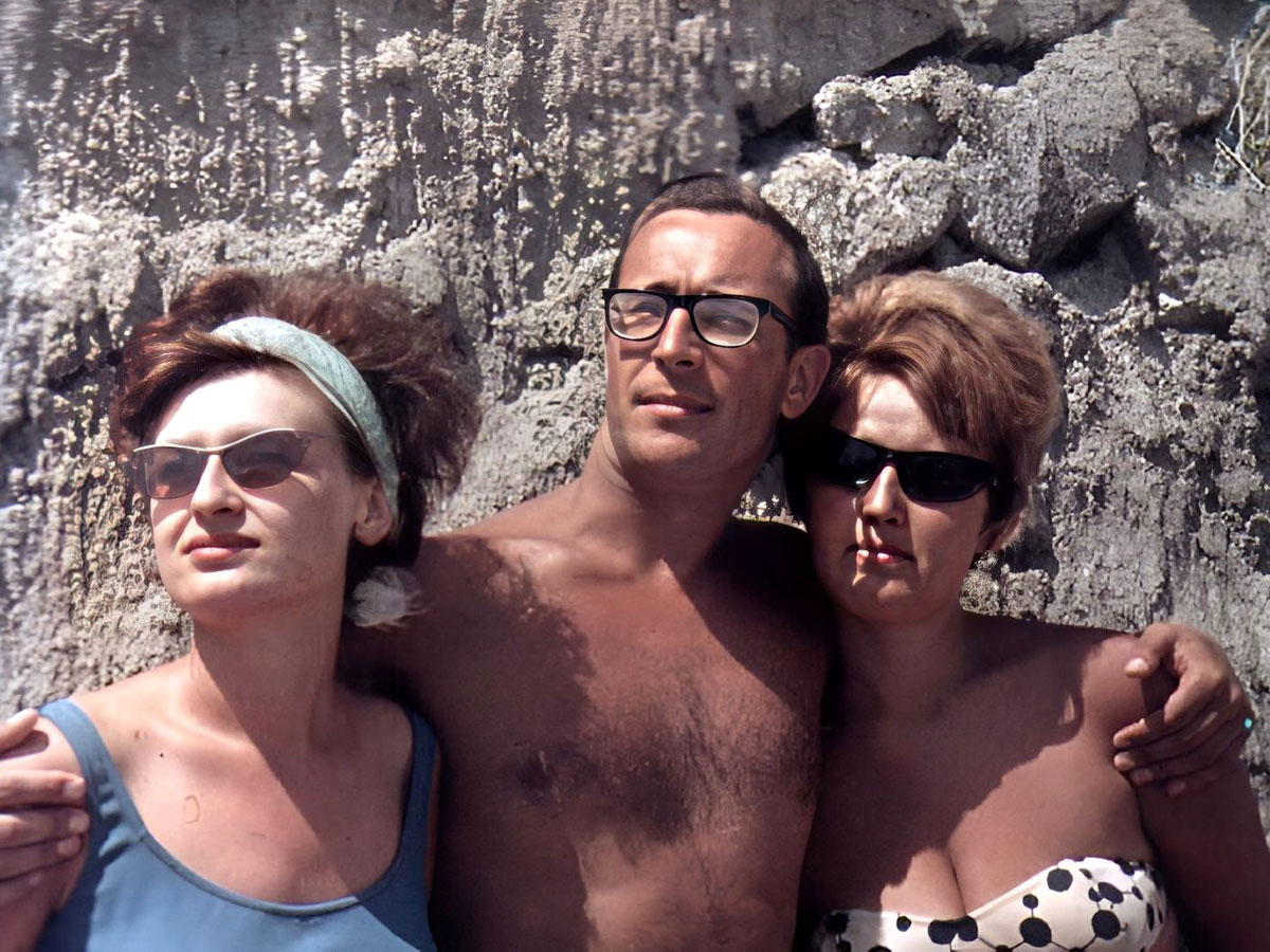 Красавчик Костя Беляев купался в женском внимании