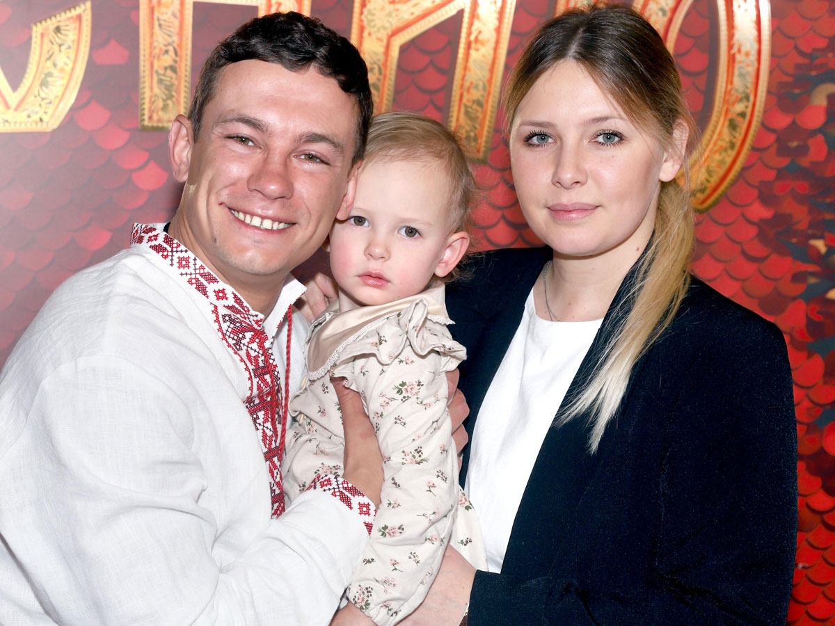 Никита с женой Александриной и их дочкой Есенией