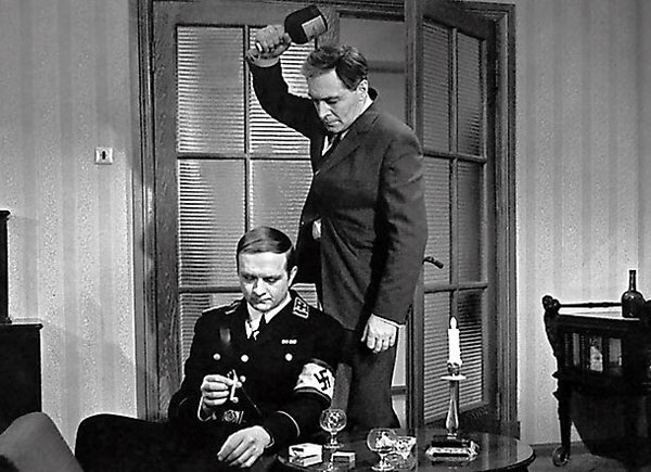 Оберштурмбаннфюрер СС Холтофф из «Семнадцати мгновений весны»
