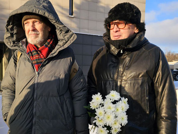 Основатель театра «Около дома Станиславского» Юрий Погребничко (вдовец Тамары Дегтяревой) приехал на похороны со своим помощником