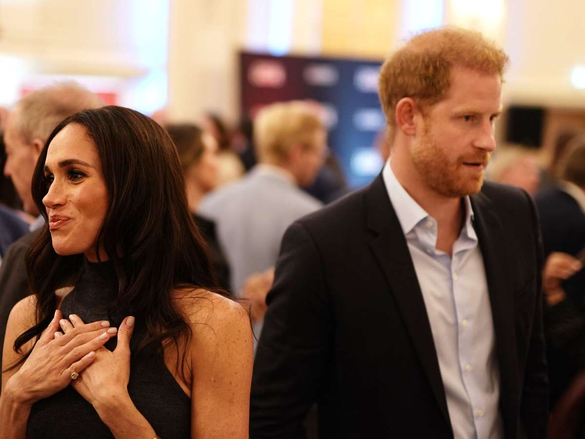 Пока королевская семья терпит кризис, принц Гарри и Меган Маркл развлекаются (фото)