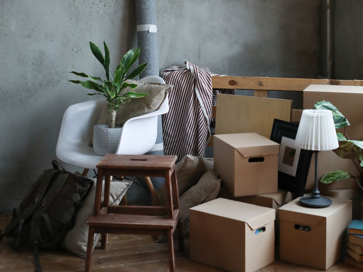 Вещи в подъезде