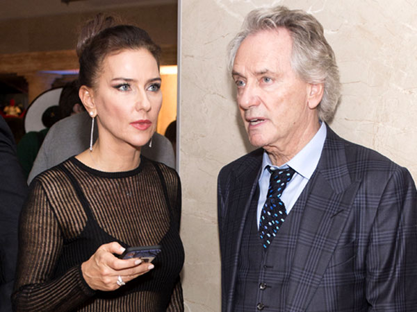 71-летний г-н Киселев с 50-летней супругой Еленой Север (в девичестве - Севергиной)