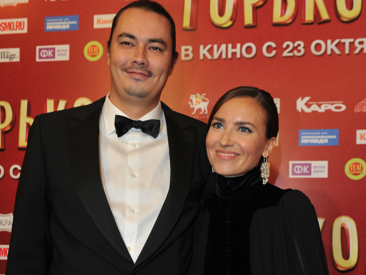 «Девочка классная, надо брать»: история любви Крыжовникова и Александровой началась с шутки