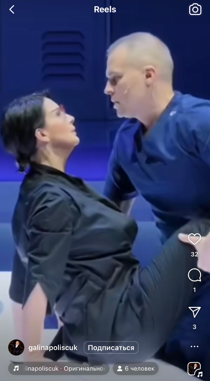 Екатерина Стриженова во время спектакля "Над не"