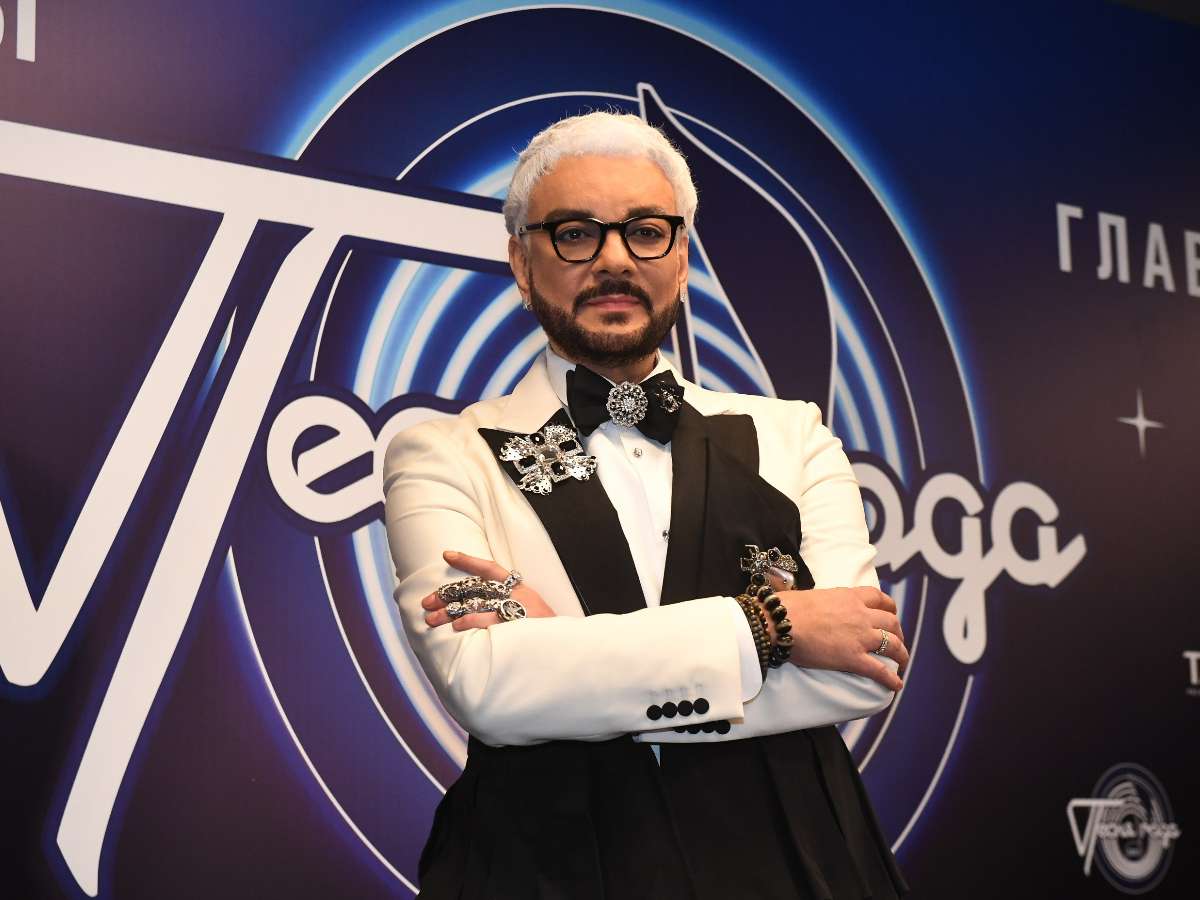 Прищученный Киркоров объявился в Москве: от поп-короля не осталось ни перьев, ни страз