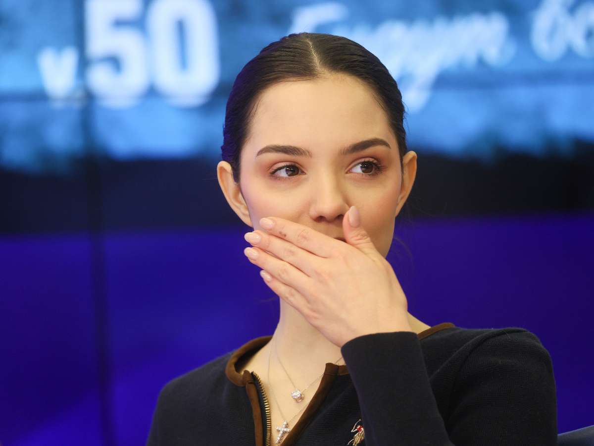 Евгения Медведева заинтриговала намеком на беременность