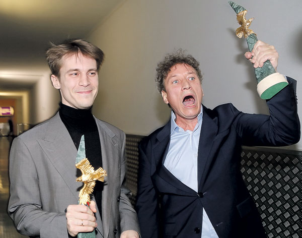 Мужскую номинацию разделили Ваня Янковский и Саша Яценко, сыгравшие в детективе «Фишер», ставшем лучшим сериалом онлайн-платформ