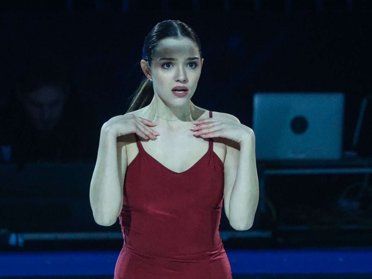 «Не выдержала накала»: Бузова крупно подставила сбежавшую со съемок ТНТ Медведеву