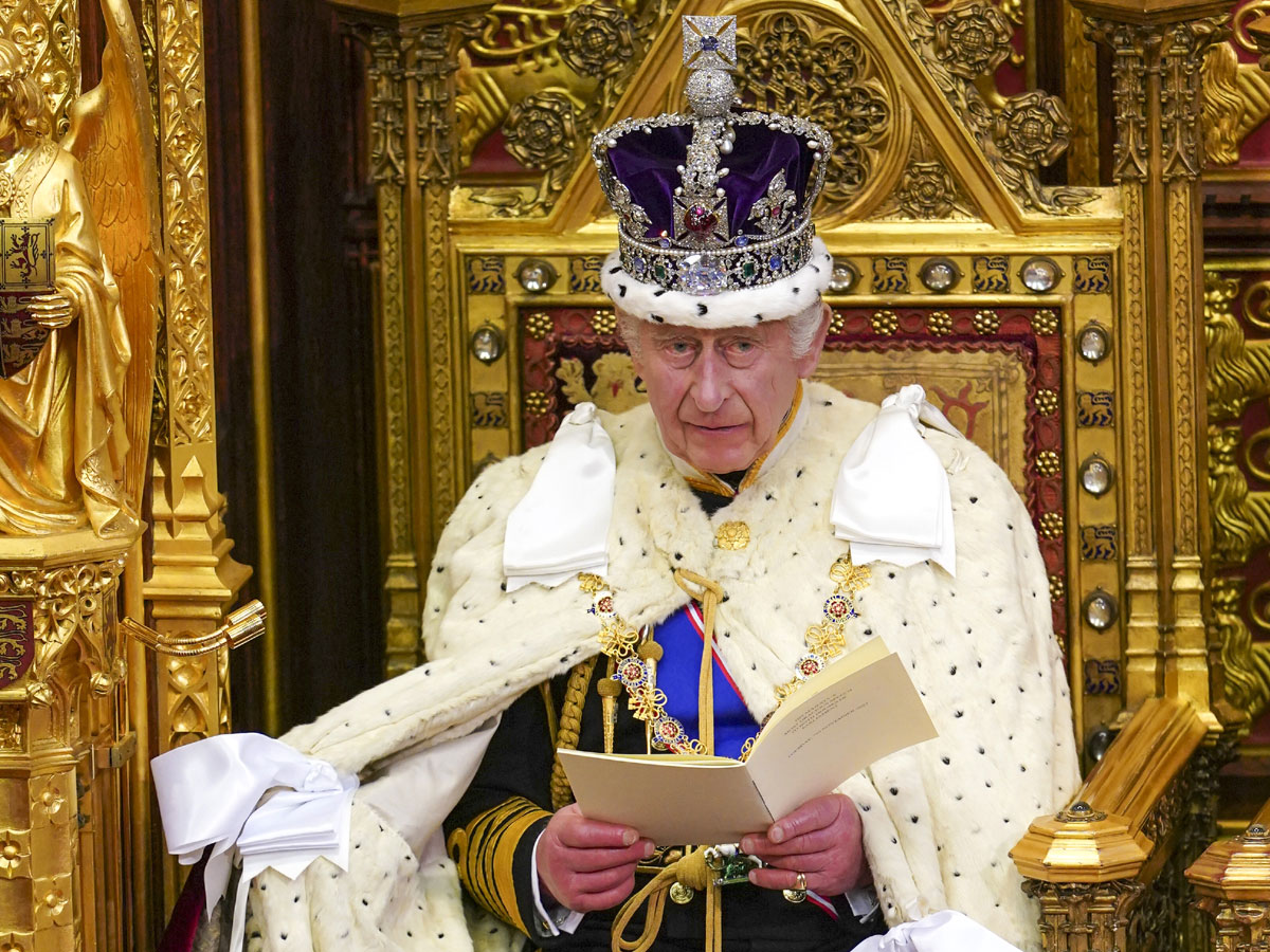 Пока жив, Карл трон не отдаст